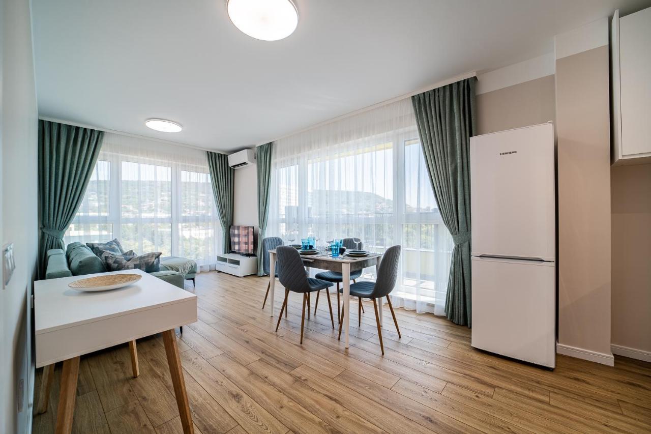 Sky Academic Apartment Varna Ngoại thất bức ảnh